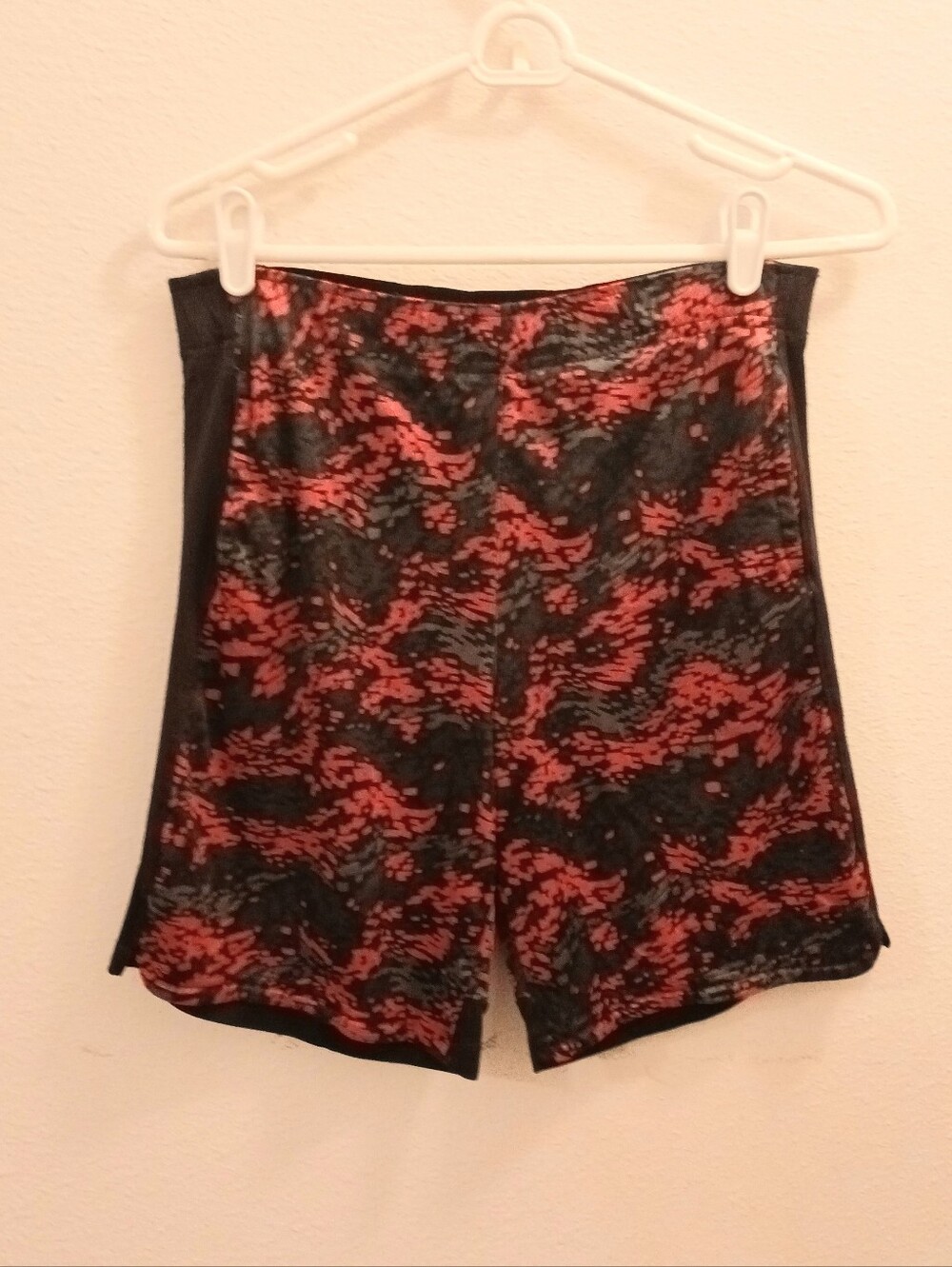Russell Athletic Gym Shorts Youth Size L Black Red Camo Abstract Print Vintage